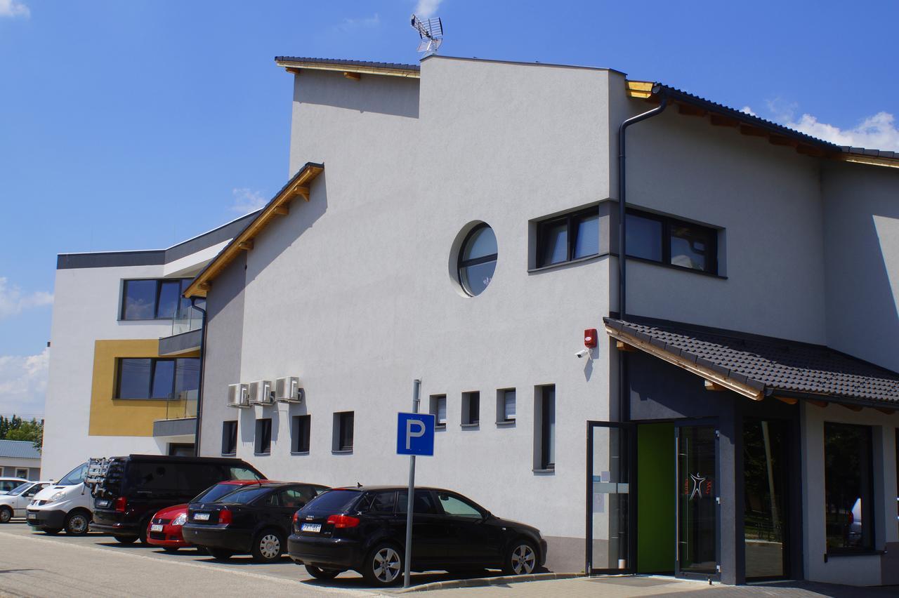 Hotel Fitromax Ajka Exterior foto