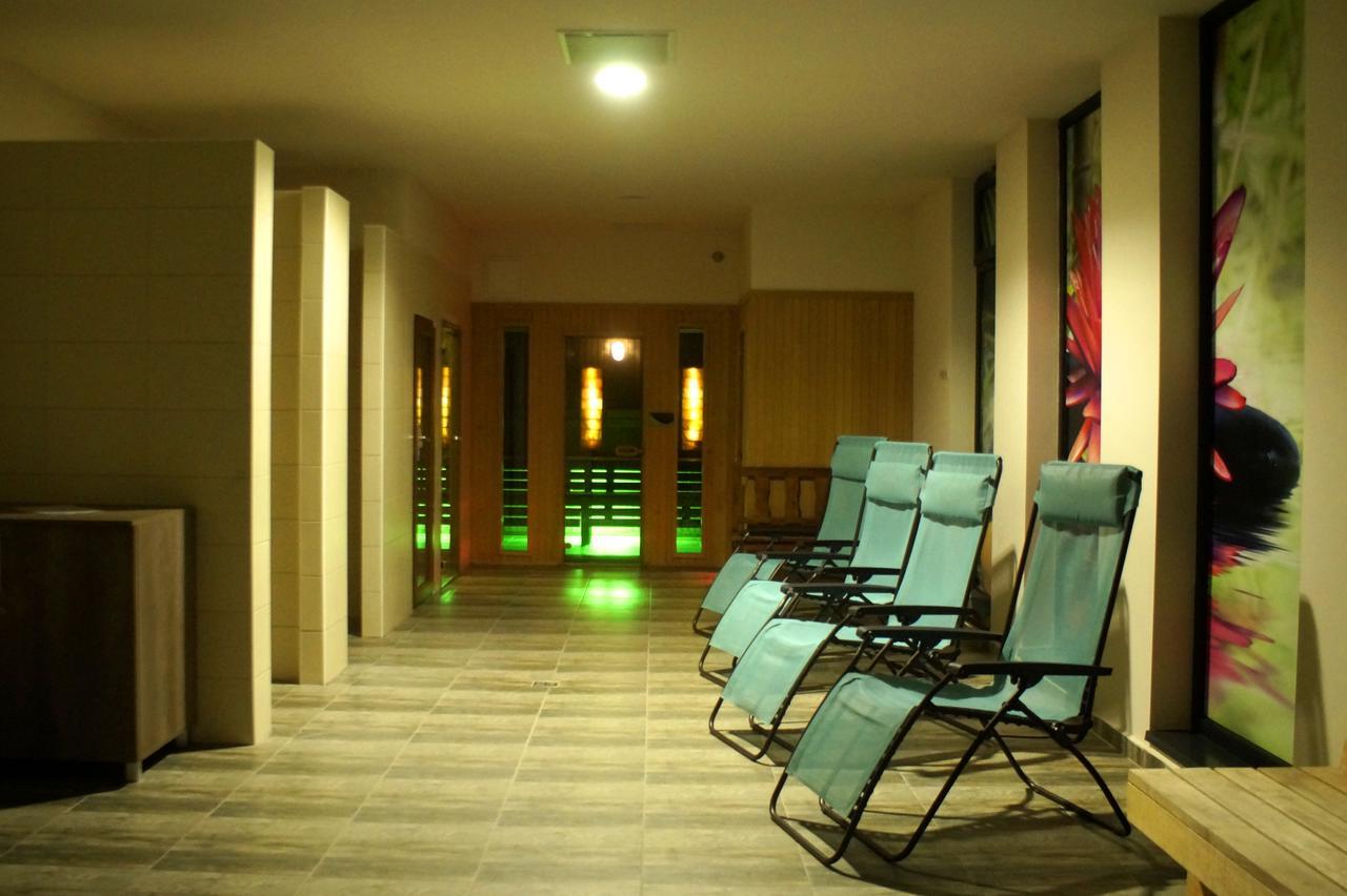 Hotel Fitromax Ajka Exterior foto